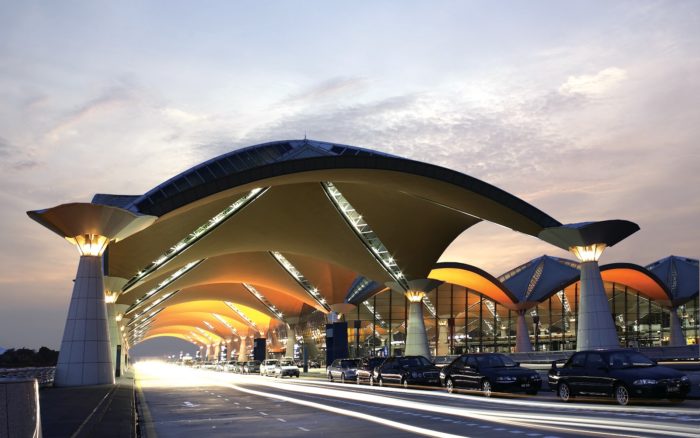 マレーシア クアラルンプール国際空港 Klia サービスが悪かったら罰金 地球はコーヒーで回ってる O M C